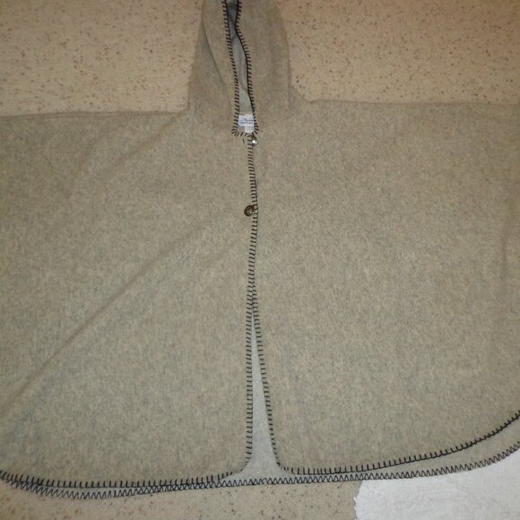 NWT The Vermont Country Store Hooded Shawl Cape O/S Natural Button Closure - Picture 8 of 16